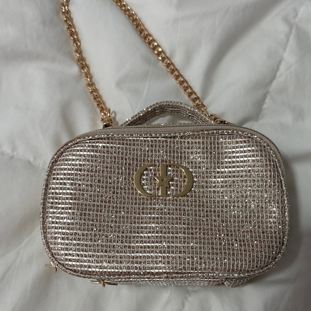 Elegant Gold Chain Crossbody Bag by Dior Beauty